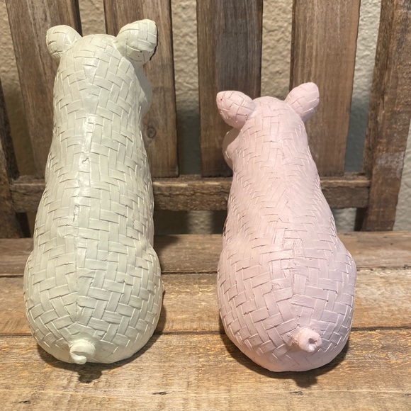 Farmhouse Pig Statues Set of 2, Country Pigs, Resin Pink Pig & Resin White Pig - Picture 6 of 16